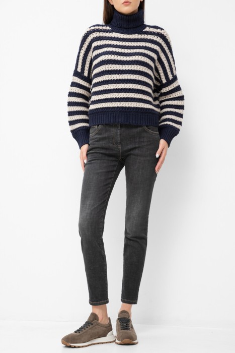 джинсы  из хлопка спереди