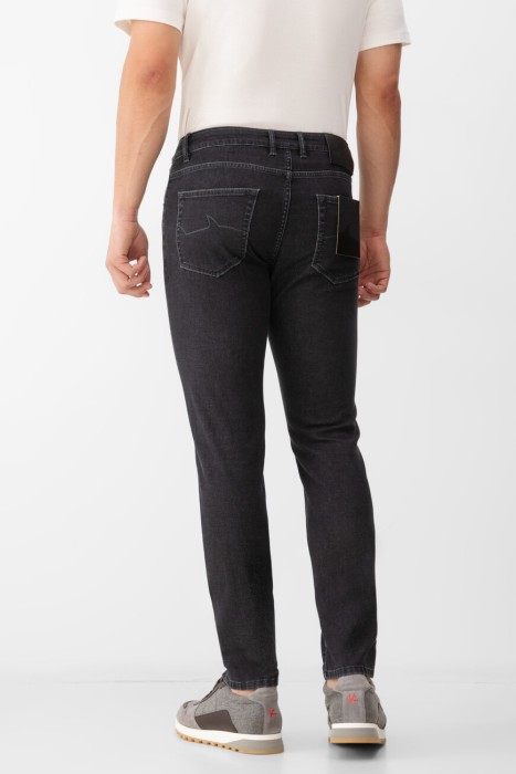 джинсы  по цене 22800 руб вид справа