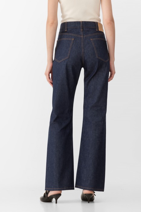 джинсы  по цене 74400 руб вид справа