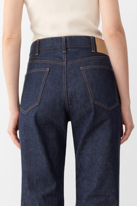 Товар синего цвета с внутренней стороны