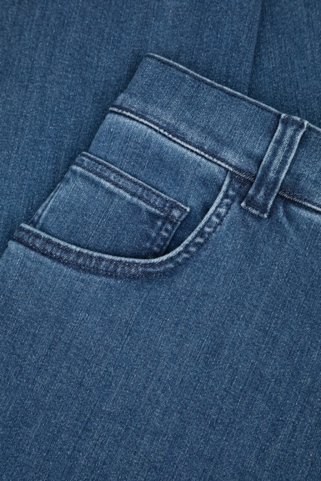 джинсы  универсального стиля с лицевой стороны