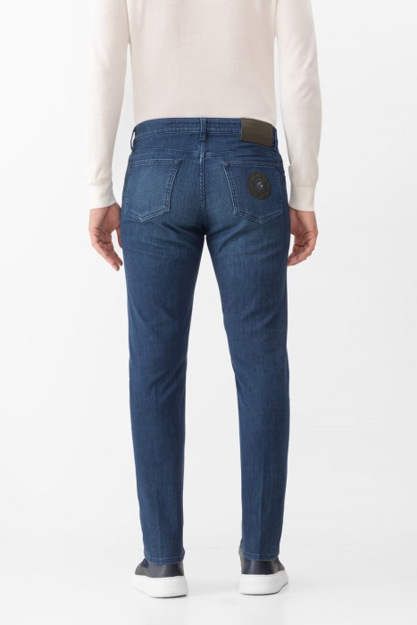 джинсы  по цене 71700 руб вид справа