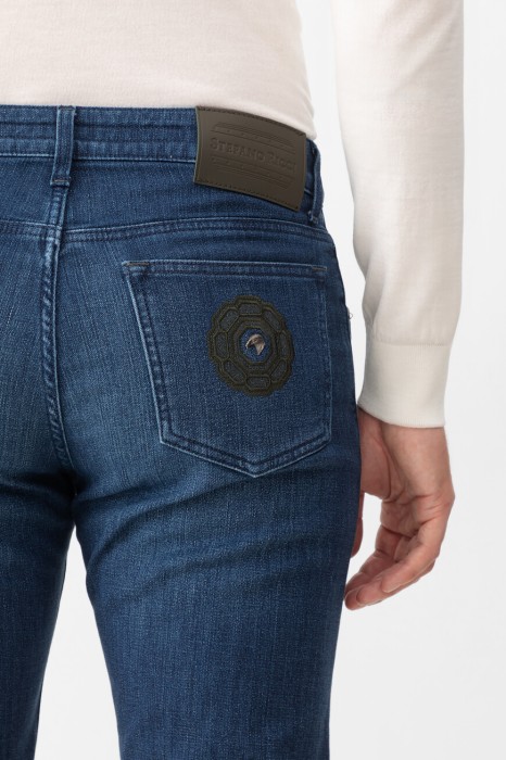 Товар синего цвета с внутренней стороны