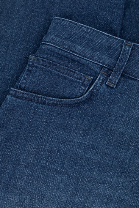 джинсы  универсального стиля с лицевой стороны