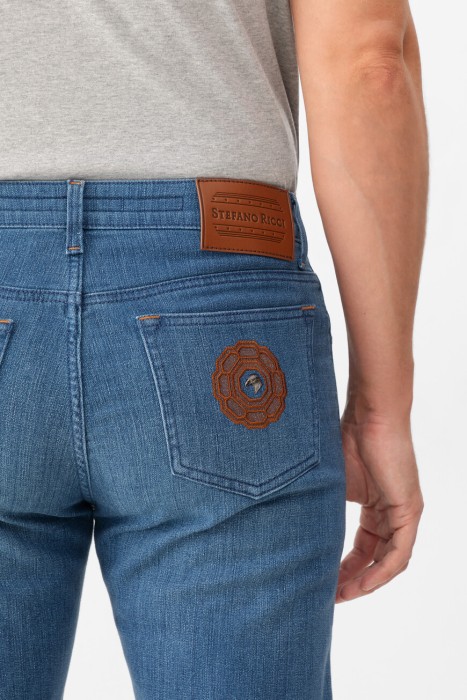 Товар синего цвета с внутренней стороны