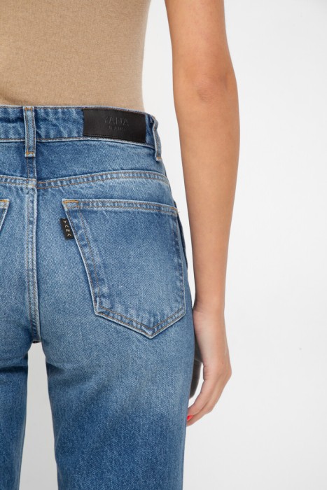 Товар синего цвета с внутренней стороны