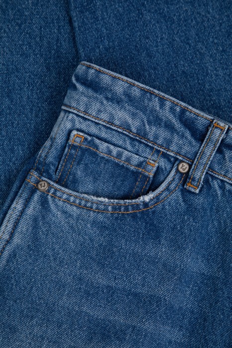 джинсы  универсального стиля с лицевой стороны