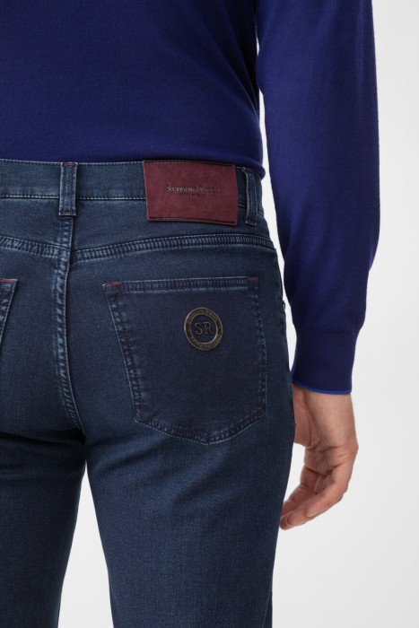 Товар синего цвета с внутренней стороны