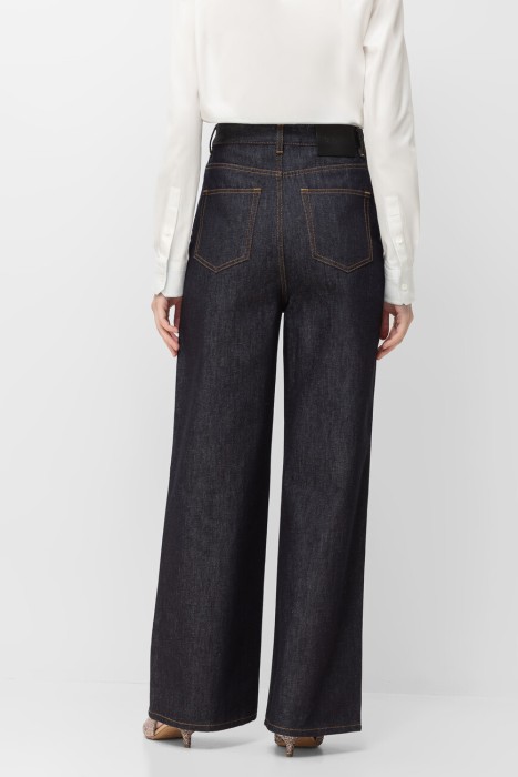 джинсы  по цене 50200 руб вид справа