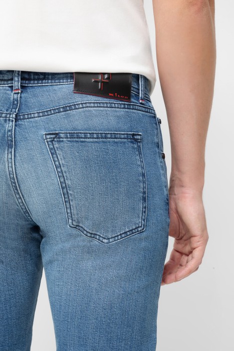 Товар синего цвета с внутренней стороны