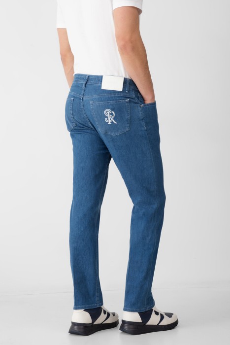 джинсы  по цене 71700 руб вид справа