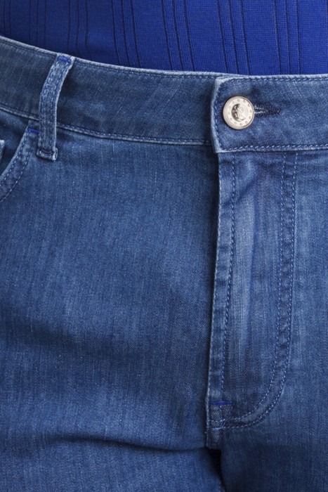 джинсы  из хлопка спереди