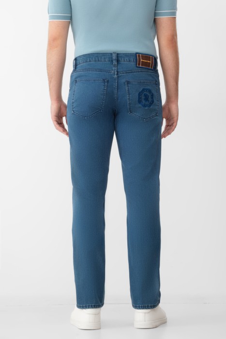 джинсы  по цене 70800 руб вид справа