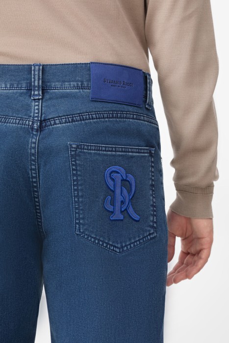 Товар синего цвета с внутренней стороны