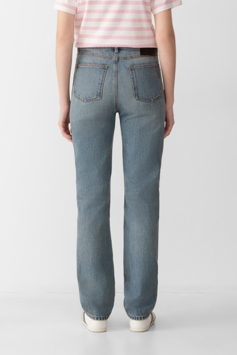 джинсы  по цене 20750 руб вид справа