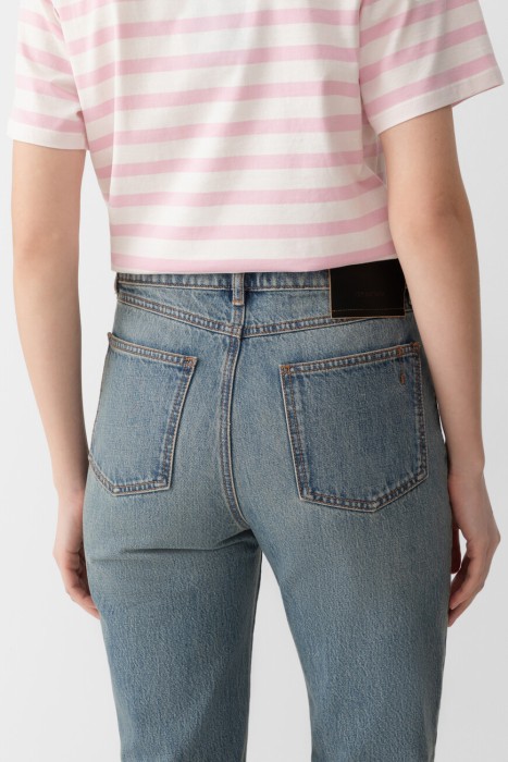 Товар синего цвета с внутренней стороны