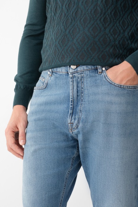 джинсы  из италии вид сбоку