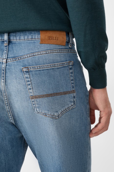 Товар синего цвета с внутренней стороны