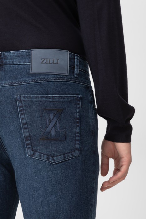 Товар синего цвета с внутренней стороны