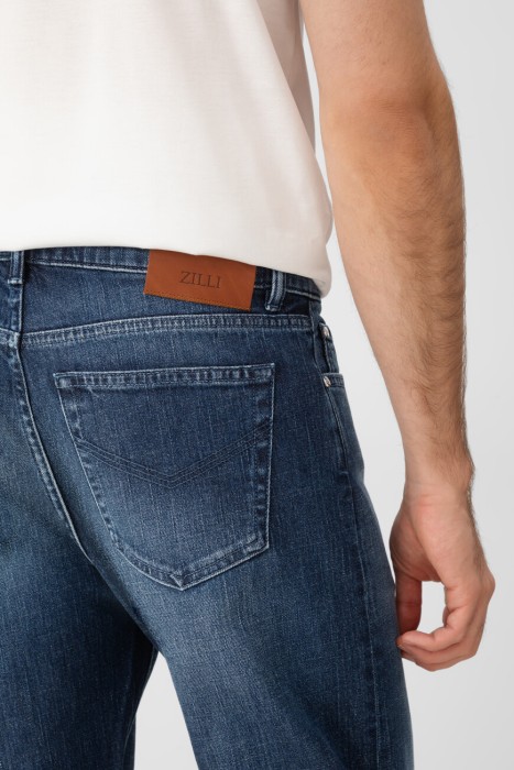 Товар синего цвета с внутренней стороны