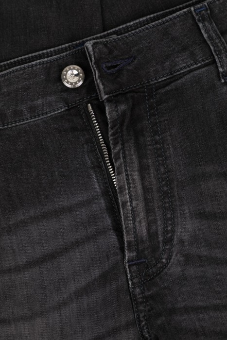 джинсы  из хлопка спереди