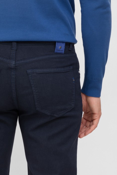 Товар синего цвета с внутренней стороны