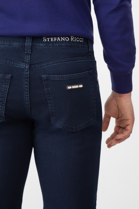 Товар синего цвета с внутренней стороны