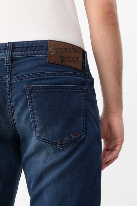 Товар синего цвета с внутренней стороны