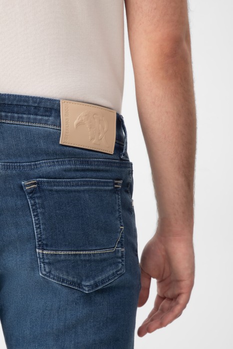 Товар синего цвета с внутренней стороны