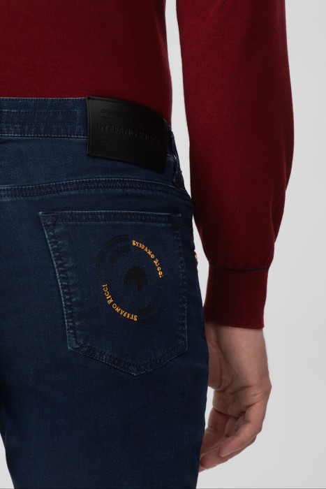 Товар синего цвета с внутренней стороны