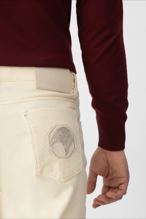 Товар кремового цвета с внутренней стороны