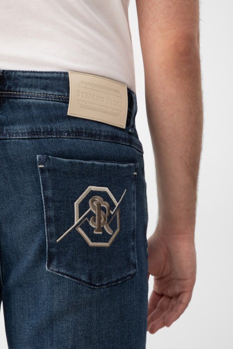 Товар синего цвета с внутренней стороны