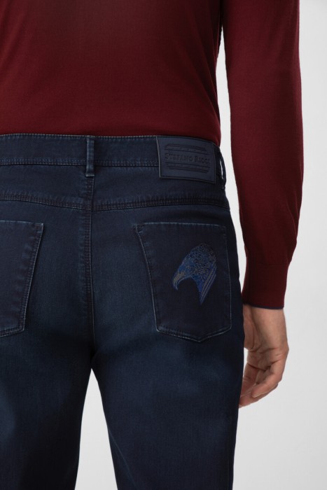 Товар синего цвета с внутренней стороны