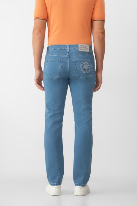 джинсы  по цене 71700 руб вид справа