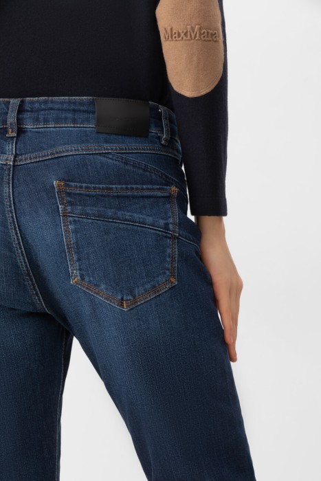 Товар синего цвета с внутренней стороны