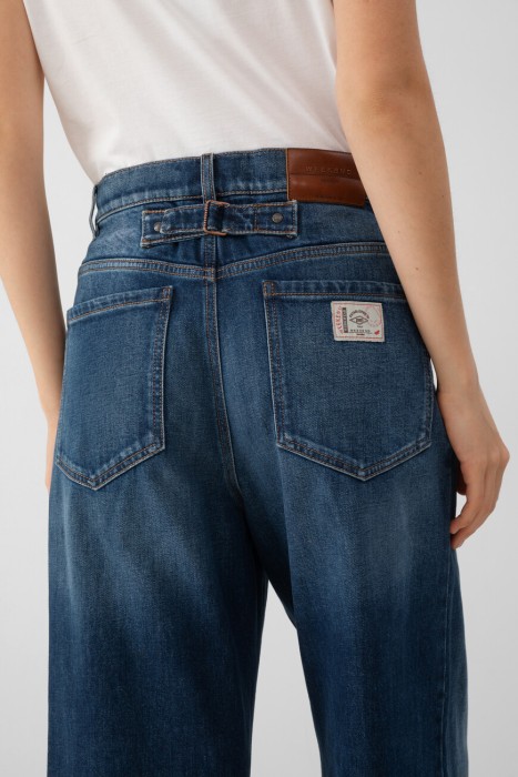 Товар синего цвета с внутренней стороны