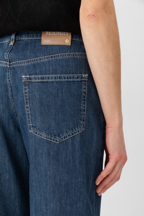 Товар синего цвета с внутренней стороны