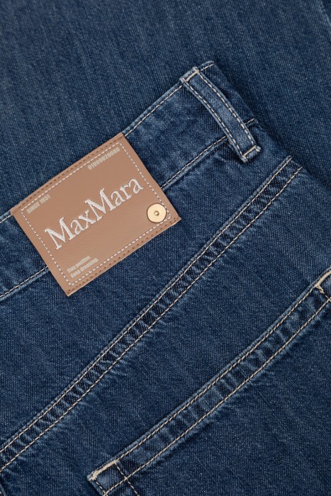 джинсы  универсального стиля с лицевой стороны