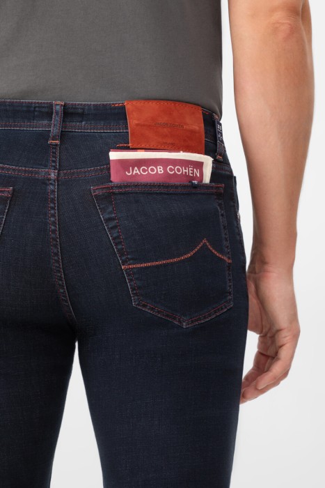 Товар синего цвета с внутренней стороны