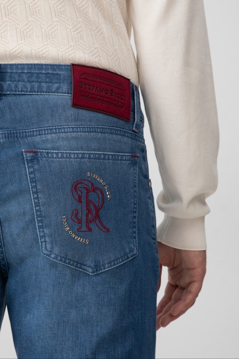 Товар синего цвета с внутренней стороны