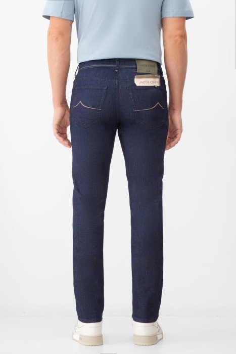 джинсы  по цене 33800 руб вид справа