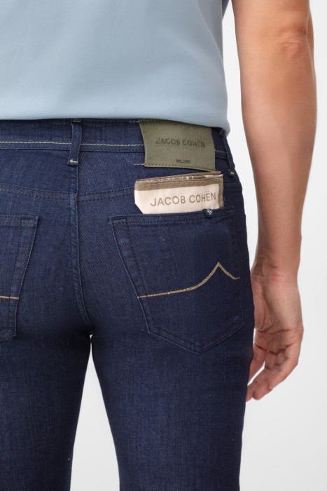 Товар синего цвета с внутренней стороны