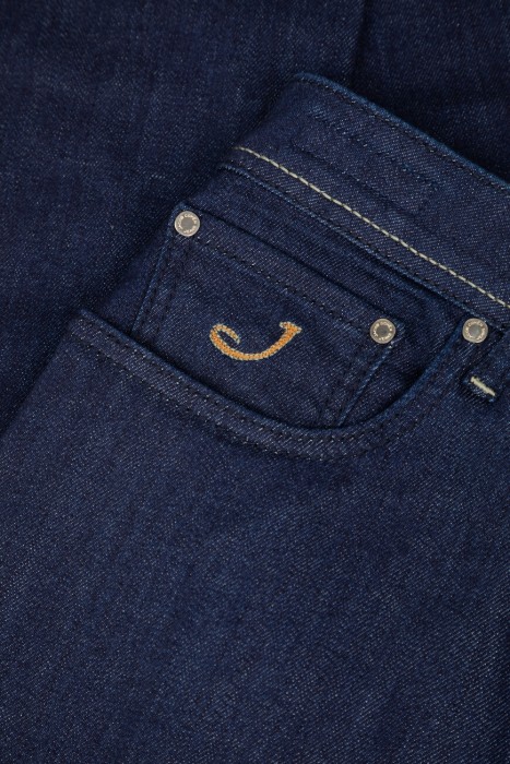 джинсы  универсального стиля с лицевой стороны