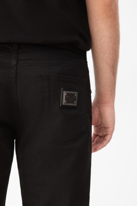 Товар черного цвета с внутренней стороны