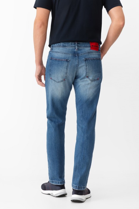 джинсы  по цене 59000 руб вид справа