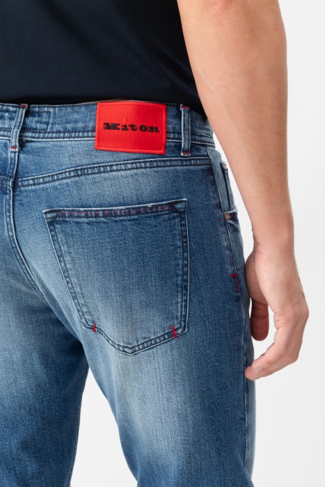 Товар синего цвета с внутренней стороны