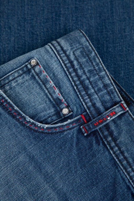 джинсы  универсального стиля с лицевой стороны