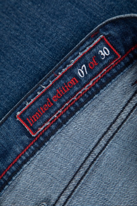 джинсы  для взрослого возраста с изнаночной стороны