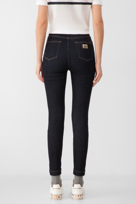 джинсы  по цене 57300 руб вид справа