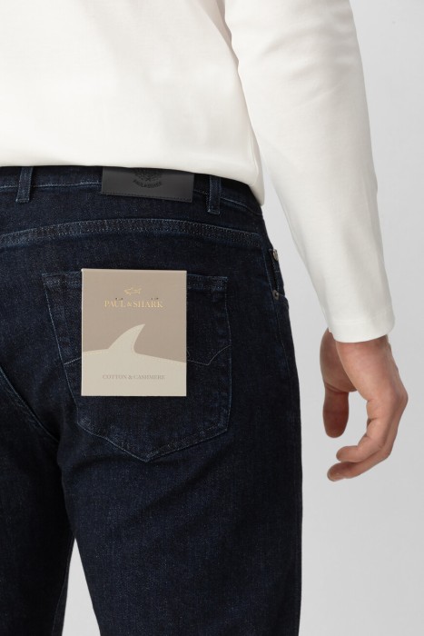 Товар синего цвета с внутренней стороны